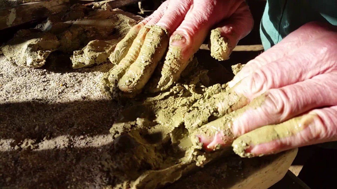 La fabrication artisanale d’une tuile